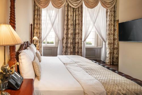 Iron Gate Suite image 9