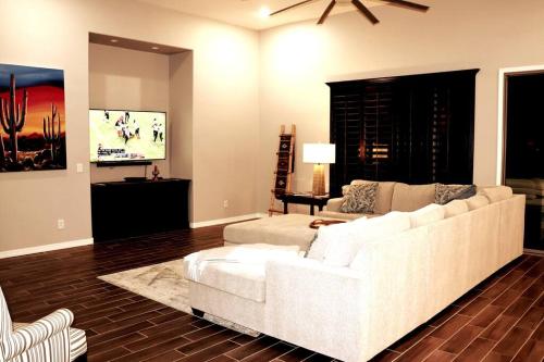 Phoenix Home with heated pool, desert views & hot tub in Sonoran Foothills