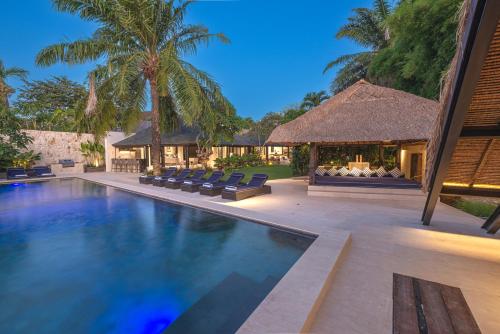 Superior Villa image 1