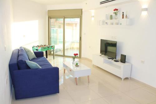 Beach-Front Best View Apt-Hotel, On-Site Gym, Off-Site Indoor Pool, Sauna Spa, Message For Details (Beach Suite Israel - Indoor Pool, Best View, Gym, Massage Chair, Spa ביץ סוייט ישראל - נוף ים מאלף, ) in 亞實基倫