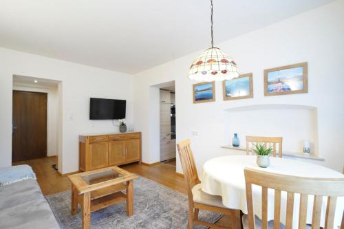 2 bedrooms, 3 beds