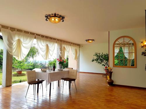  Boutique Apartment Home in Verona - Valpolicella - Big Terrace and Garden, Balcony and Garage - Hide in Hedonism in San Pietro in Cariano