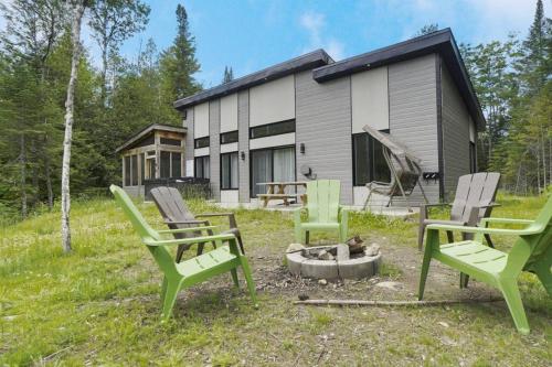 Chalet L'Hérisson (Modern, Spa, BBQ, waterfront) (Chalet L'Herisson (Modern, Spa, BBQ, waterfront)) in 卓特斯(QC)