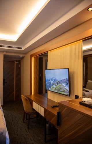 Suite, deluxe, spa bathtub