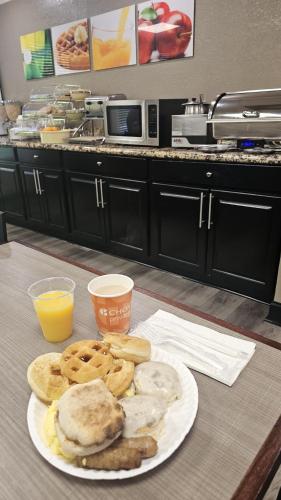 Quality Inn & Suites - image 23