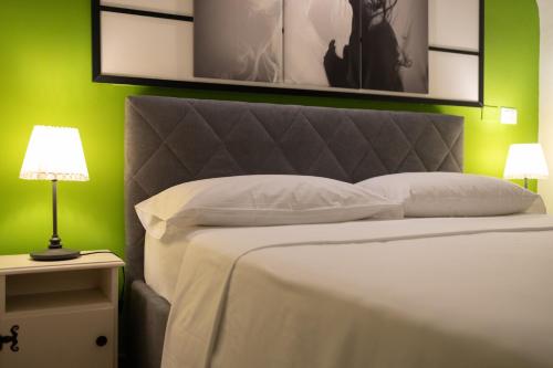 Standard Double Room image 9