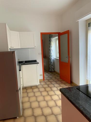 ห้องครัว, บ้านเดี่ยว 2 ห้องนอน 1 ห้องน้ำส่วนตัว ขนาด 100 ตร.ม. – มอตตา กามัสตรา (Al numero 5) in ฟรานกาวิลลา ซิชิลิอา