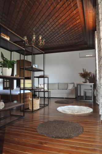 Timber Guest House - image 3