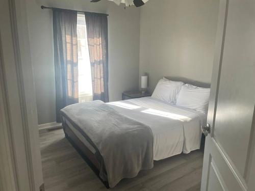 Beautiful 3 BR Townhome - Recently Updated! in Bloomington, USA