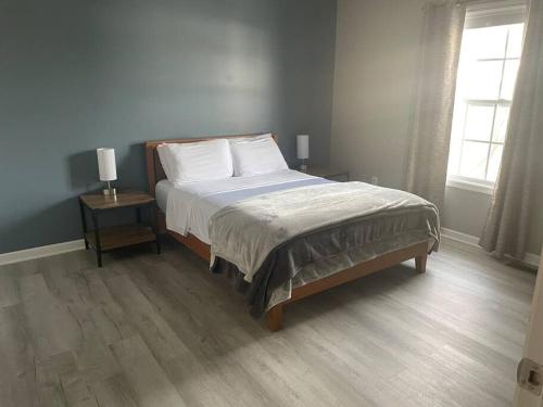 Beautiful 3 BR Townhome - Recently Updated! in Bloomington, USA