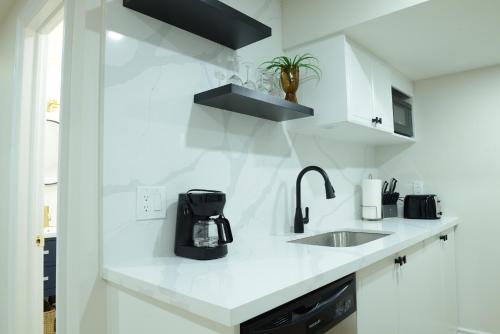 Spacious 2-Bed-Room near Yonge & Major Mackenzie in Richmond Hill