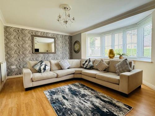 Exquisite 4 Bedrooms with 2 en-suite