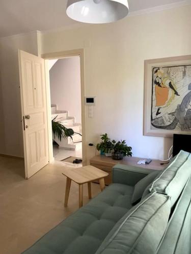 Διαμέρισμα σε ανακαινισμένο αρχοντικό 19ου αιώνα, κέντρο Μύρινας (Διαμερισμα σε ανακαινισμενο αρχοντικο 19ου αιωνα, κεντρο Μυρινας) in Mirina