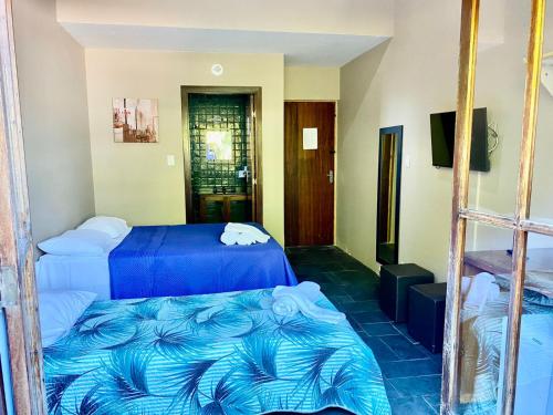 1 double bed, 1 twin bed