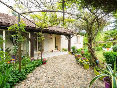 Beautiful holiday home with courtyard