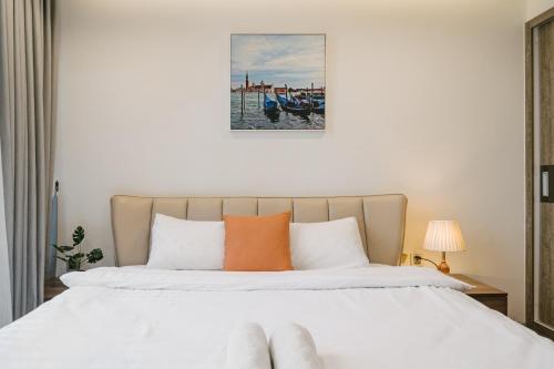 Shendo 1BR Metropolis Central Apartment Ba Dinh - image 3
