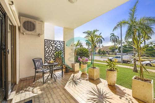 Zen by the Coast: 2-BR Cozy Retreat Near Uni/Shops