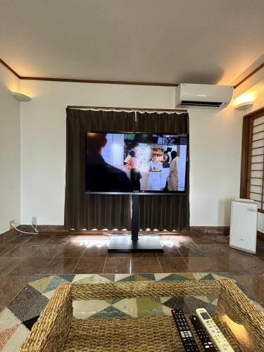 room detail thumbnail 2