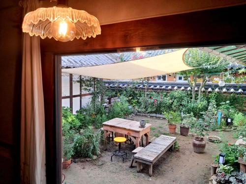 Jeonju Hanok Village Jamanjae