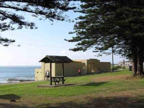 Walk to Beach Escape @ Cronulla - 2Bdrm- Parking