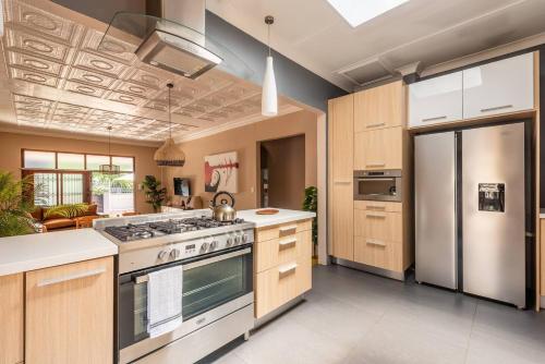 House Firefly Muckleneuk - Furnished House - image 3