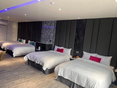 4 double beds