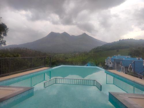 สระว่ายน้ำ, Kallat British Resort in ปุธุรวายัล