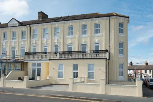 Space Apartments - Large Private Terrace -Sea Front Location - Wi-Fi - Flat 2 - Harwich