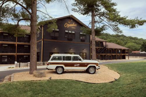 The Ozarker Lodge - Accommodation - Branson