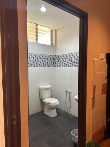 Bathroom, TERINAI TASOH LAKE VIEW RESORT in Beseri