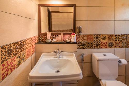 Pinewood room in Willow Hill by Nature Resorts and Stays