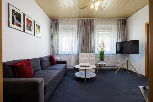2 bedrooms, 3 beds