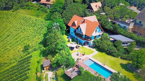  Apartment mit Pool und Aussicht, Unterkunft in Kitzeck im Sausal