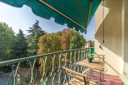 GuestHost - Comfy Apartment with Private Parking, Asti