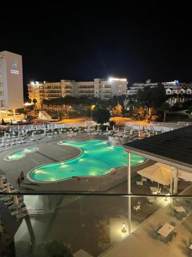 Odessa Beach Hotel - image 8