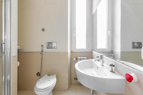 AliCeci San Camillo Apartment by Rentbeat - image 7