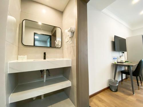 Beijing RJ Brown City Center Hotel Tian An Men Forbidden City – Beijing, NY