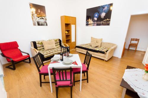 Like Home - Opera Apartments