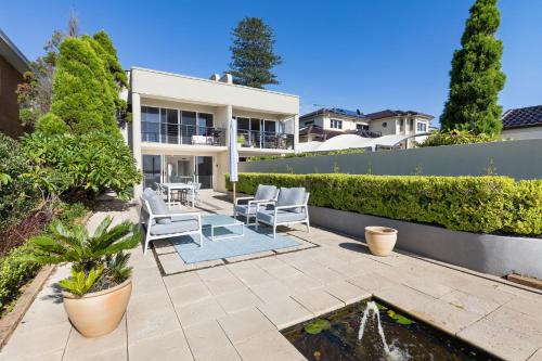 Balcony/terrace, King Bedroom Waterfront Courtyard Apartment in Sutherland Shire