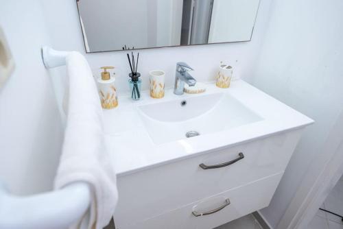 Tradition Meets Modern: 2BR Flat in Rabat Hassan Tradition Meets Modern: 2BR Flat in Rabat Hassan