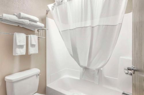 Quality Inn & Suites Quality Inn & Suites