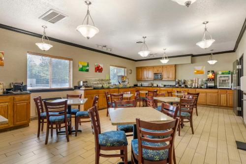 Quality Inn & Suites Quality Inn & Suites