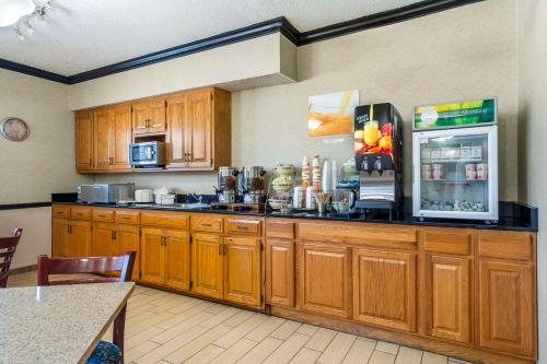 Quality Inn & Suites Quality Inn & Suites