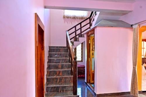 Hulihara Homestay - Full Villa, Coffee Estate & Balcony View