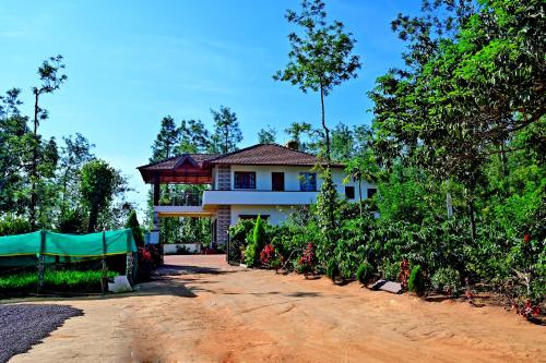 Hulihara Homestay - Full Villa, Coffee Estate & Balcony View