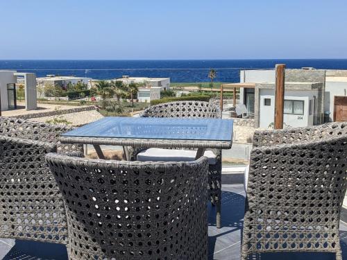 Sea View 2BR Villa with Free Beach & Pool in Soma Bay