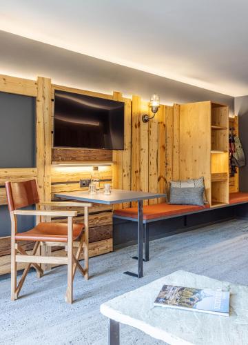 BaseCamp Hotel 3