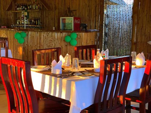 Restoran, Murchison Falls Bamboo Village in Masindi