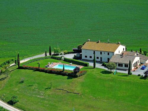 Modern Farmhouse in Pienza with Pool