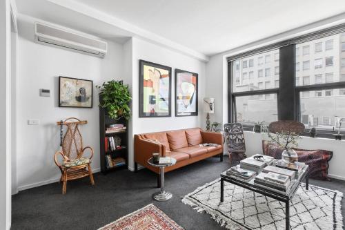 One-Bedroom Apartment image 7